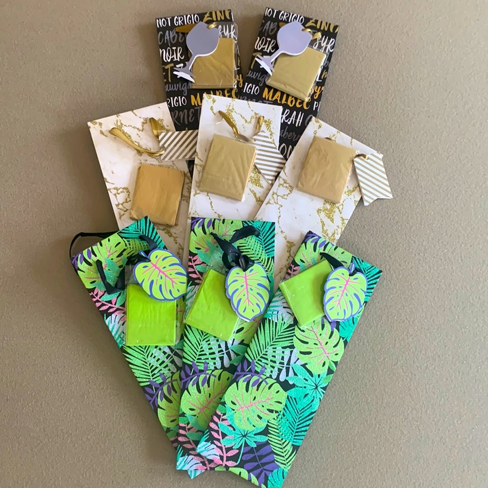 WINE GIFT BAGS SET OF 8 Includes Card and Tissue Paper Kit